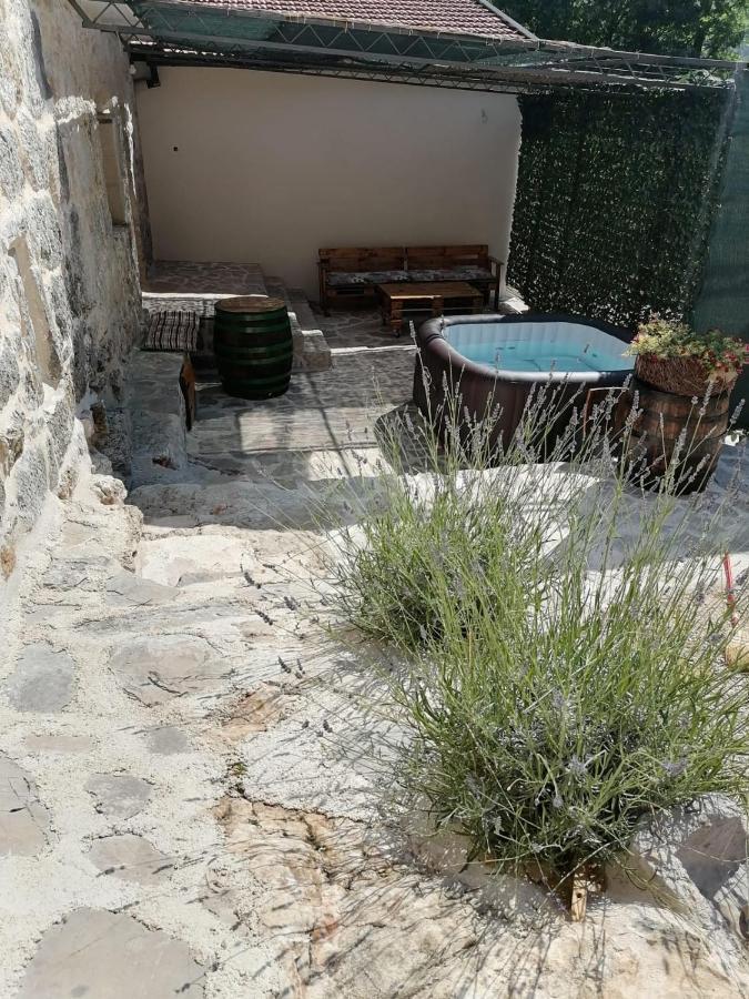 הוילה אימוטסקי The Old Stable 1861 מראה חיצוני תמונה